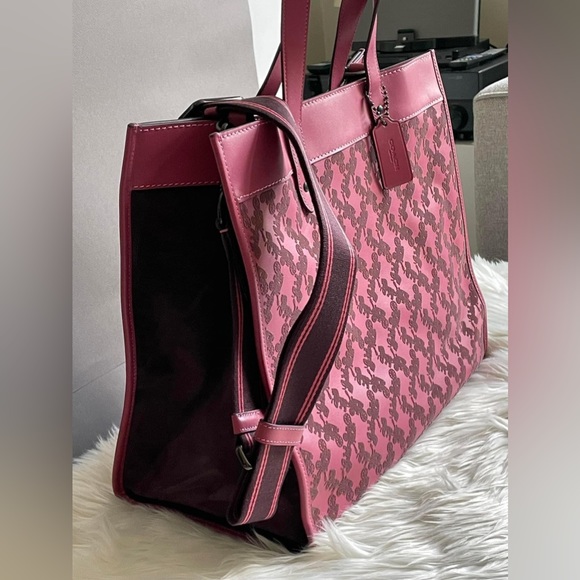 C6612 - Coach Field Tote 40 with Horse and Carriage - Picture 2 of 11